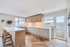 Stunning Kitchen - click for photo gallery